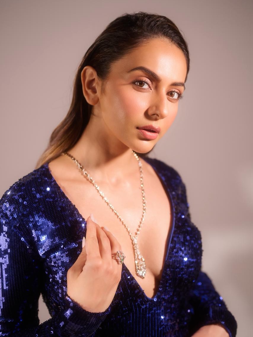 Rakul Shining with elegance