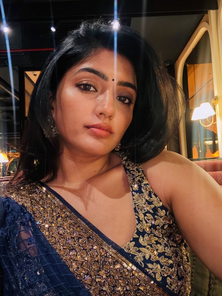 Eesha rebba looking beautiful in saree outfit