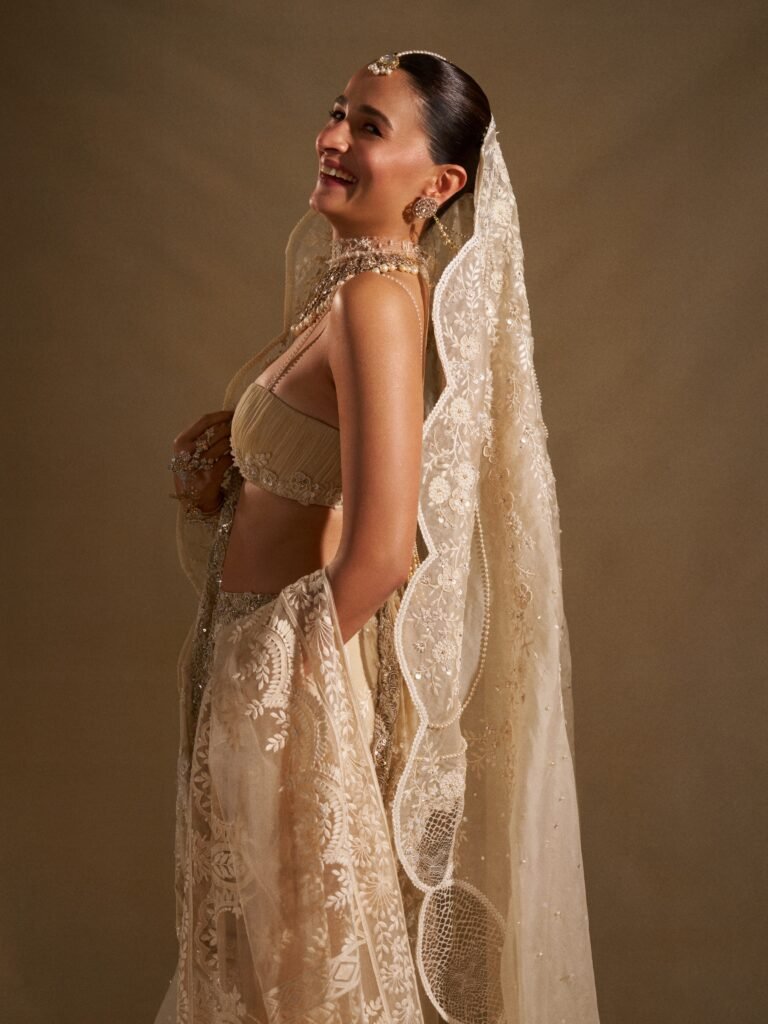 Alia bhatt looking beautiful in traditional wear